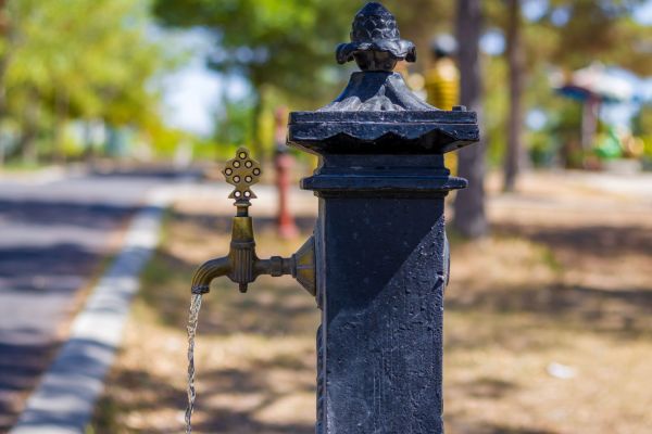 Comprendre les règles françaises concernant l'eau potable